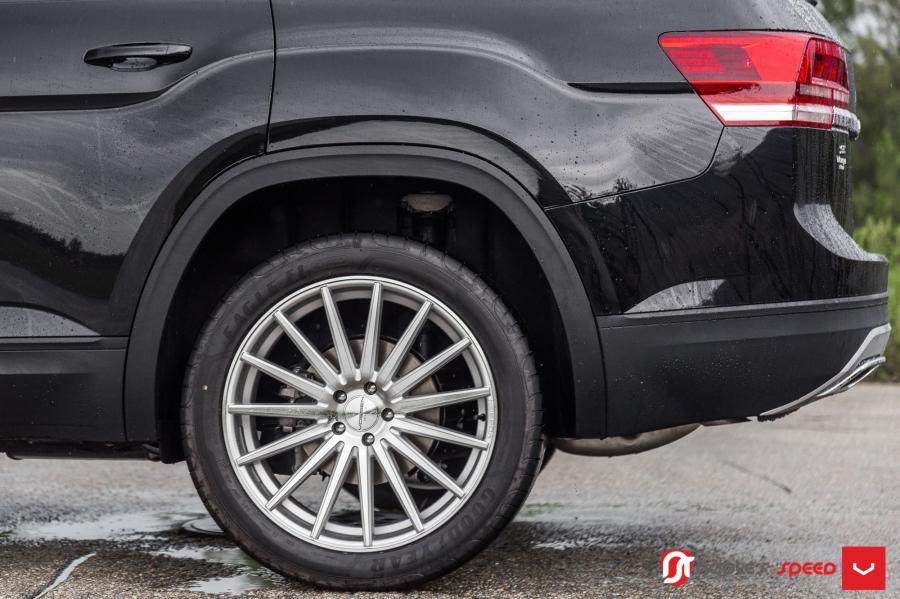 Детали экстерьера Volkswagen Atlas V6 4Motion on Vossen Wheels (VFS2) 2017 года  (фото 4 из 18)
